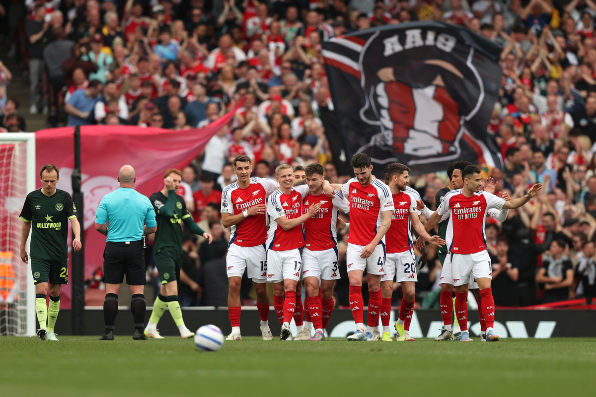 组图 CBA深圳主场击败浙江 刘泽一突破分球