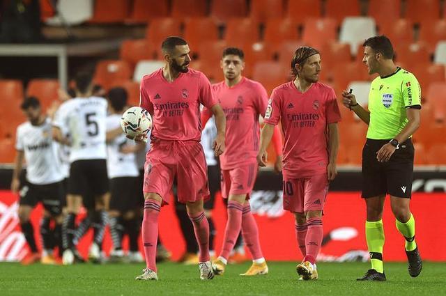 巴塞罗那总监在酒店会见拉什福德的经纪人；利物浦右后卫赛季报销；曼联名宿猛夸赖斯；